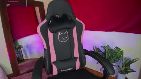 Snapshot of xemily_hardy chatting on 10.15.25 Kanae. online show from 10.15.25