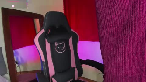 Snapshot of xemily_hardy chatting on 10.20.25 Kanae. online show from 10.20.25