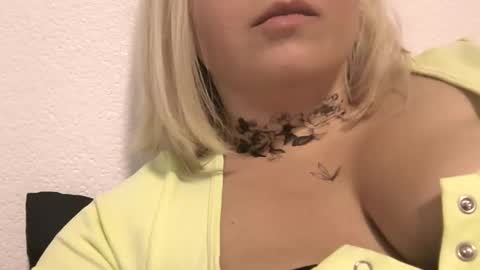 Snapshot of xepic_blowx chatting on 11.08.25 xepic_blowx online show from 11.08.25