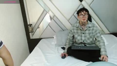 Snapshot of xhotdesire_fx chatting on 03.04.25 Marco and Veronica online show from 03.04.25