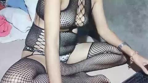 xhotskinny69x online show from 10.25.25