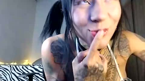 Snapshot of xialexbordeous chatting on 02.26.25   Samara online show from 02.26.25
