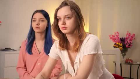 Luna and Lina online show from 11.10.25