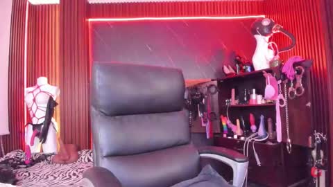 XiaQueen   I M online show from 11.04.25