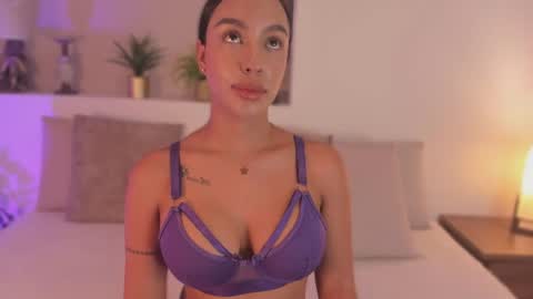 Snapshot of xiomara__cortes chatting on 07.12.26 X I O M A R A online show from 07.12.26