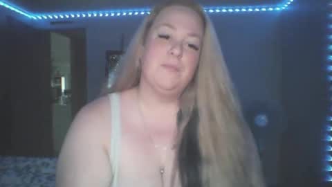 Snapshot of xitsxjuliax chatting on 10.22.25 Juliaxxx online show from 10.22.25