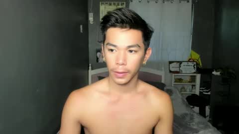 Snapshot of xkhen_damienx chatting on 02.19.25 Khen online show from 02.19.25