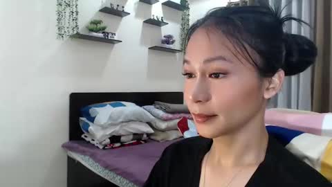 Snapshot of xlovely_destinyx chatting on 05.23.26 Alice online show from 05.23.26
