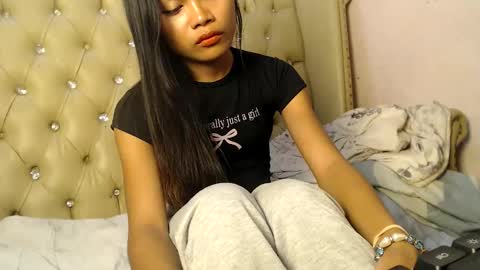 Snapshot of xpinaycreamcockx chatting on 02.04.26 JHANA online show from 02.04.26