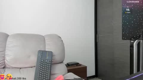 Snapshot of xspecialroomx chatting on 01.11.25 Hellen Sofia instagram hellen5546 online show from 01.11.25