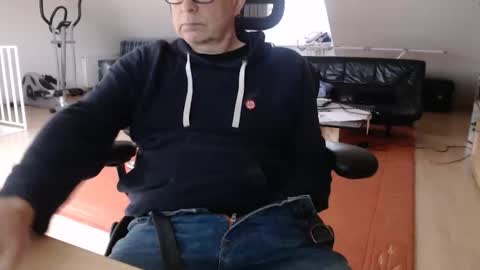 Snapshot of xtommix69 chatting on 12.22.25 xtommix69 online show from 12.22.25