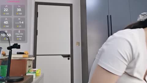 xuyihan online show from 02.24.26