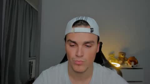 Snapshot of xx_raul_xx_ chatting on 09.22.25 raul online show from 09.22.25