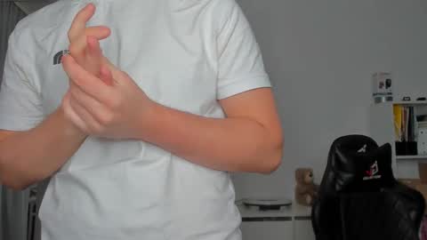 Snapshot of xx_raul_xx_ chatting on 11.26.25 raul online show from 11.26.25