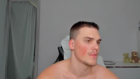 Snapshot of xx_raul_xx_ chatting on 11.30.25 raul online show from 11.30.25