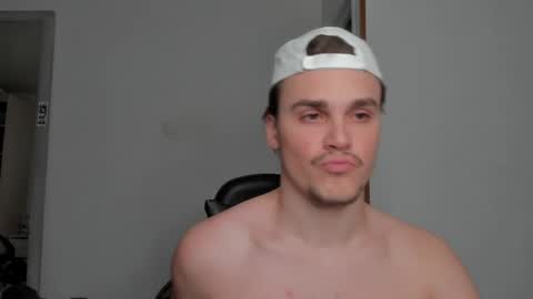Snapshot of xx_raul_xx_ chatting on 03.22.26 raul online show from 03.22.26