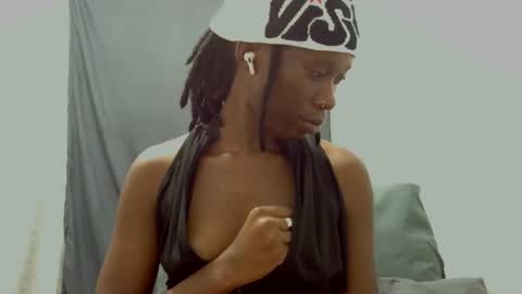 Snapshot of xxsexytalia28 chatting on 02.13.25 xxsexytalia28 online show from 02.13.25