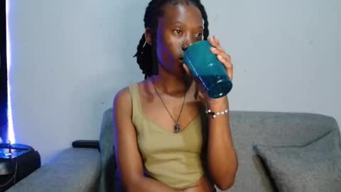 Snapshot of xxsexytalia28 chatting on 10.16.25 xxsexytalia28 online show from 10.16.25