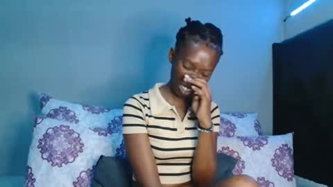 Snapshot of xxsexytalia28 chatting on 11.19.25 xxsexytalia28 online show from 11.19.25