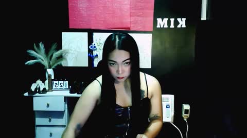 Snapshot of xxslutty_kim chatting on 11.25.25 xxslutty kim online show from 11.25.25