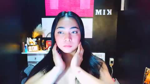 Snapshot of xxslutty_kim chatting on 12.15.25 xxslutty kim online show from 12.15.25