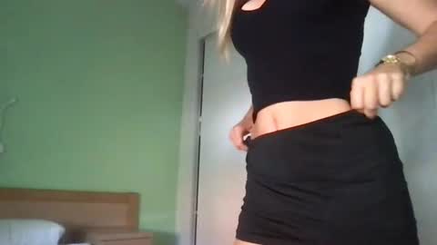 Snapshot of xxsweet_lunaxx chatting on 07.30.26 Sweet Luna online show from 07.30.26