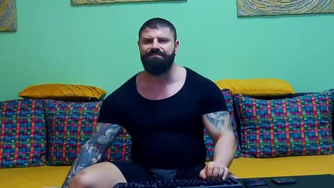 Snapshot of xxtreamleonard chatting on 02.04.25 Xtream Leonard online show from 02.04.25