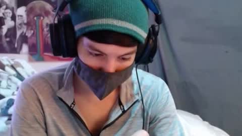 Snapshot of xxwhitefoxx chatting on 11.02.25 David Fox online show from 11.02.25