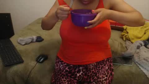 Snapshot of xxxbustybabe27x chatting on 03.27.26 Ayanda online show from 03.27.26