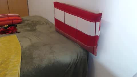 Snapshot of xxxbustybabe27x chatting on 04.15.26 Ayanda online show from 04.15.26