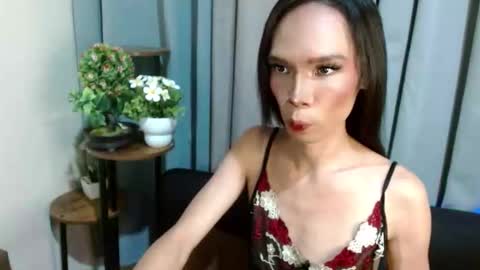 Snapshot of xxxfuckgirlyumsxxx chatting on 04.27.26 Your Princess Yums online show from 04.27.26