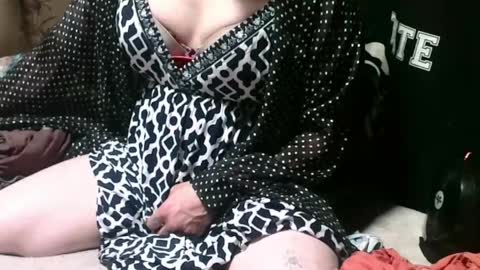 Snapshot of xxxgarterfreekxx chatting on 04.15.26 Silky Lingerie grrl online show from 04.15.26
