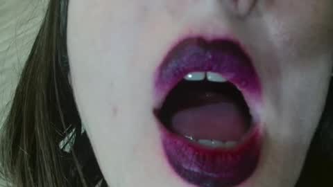 Snapshot of xxxlola_ chatting on 01.05.25 Lola online show from 01.05.25