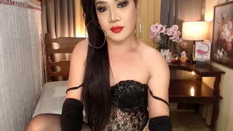 Snapshot of xxxmiss_cathyxxx chatting on 01.27.25 QUEENCY online show from 01.27.25