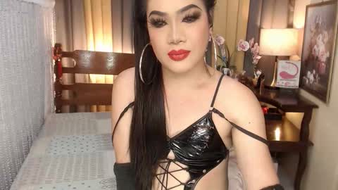 Snapshot of xxxmiss_cathyxxx chatting on 02.12.26 QUEENCY online show from 02.12.26