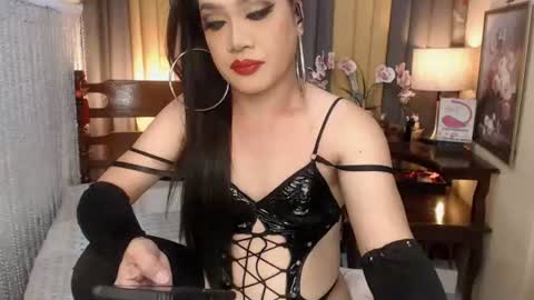 Snapshot of xxxmiss_cathyxxx chatting on 06.11.26 QUEENCY online show from 06.11.26