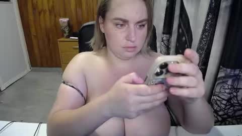 Snapshot of xxxnewlywedsxxx chatting on 06.30.26 Lana online show from 06.30.26