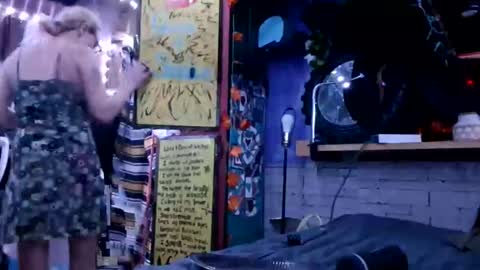 Snapshot of xxxqueenmandydickenz chatting on 11.08.25 XXXQueenMandyDickenz online show from 11.08.25