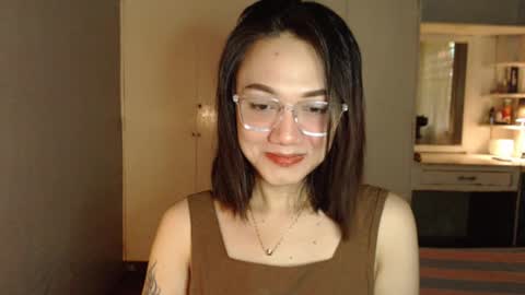 Snapshot of xxxsexydollxxx chatting on 10.11.25 Melissa online show from 10.11.25