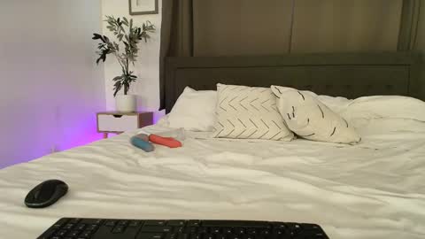 Lil Luna online show from 01.12.25