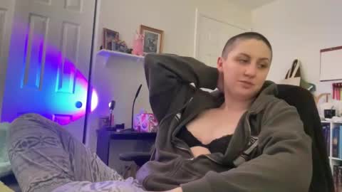 Snapshot of y0uvebeenjinxed chatting on 10.05.25 Jinx online show from 10.05.25