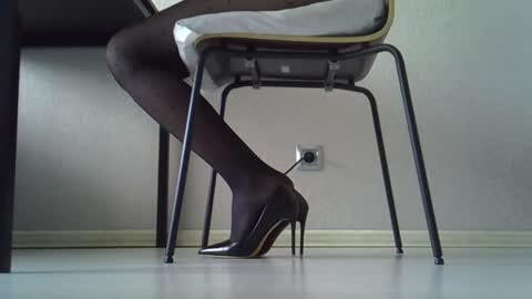 Snapshot of yahi_ko chatting on 04.25.26 Dina online show from 04.25.26