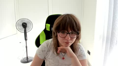 Snapshot of yamihoshii chatting on 06.20.26 Sofia online show from 06.20.26