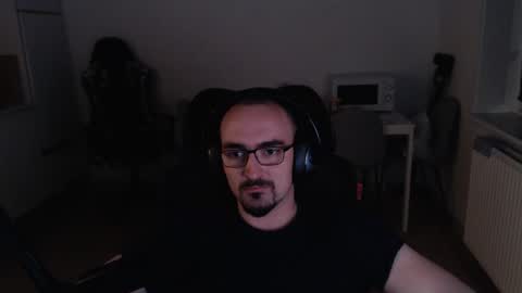 Snapshot of yamillamal157 chatting on 10.31.25 YamilLamal online show from 10.31.25