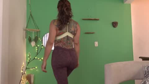 Snapshot of yandracelisoficial chatting on 06.22.26 YANDRA CELIS online show from 06.22.26