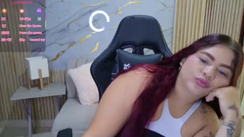 Snapshot of yara22_ chatting on 11.17.25 Yara online show from 11.17.25