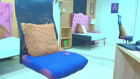 yaruzca 9 inches strong online show from 04.23.26