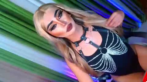 Snapshot of yasii19 chatting on 09.11.25 miss yasii online show from 09.11.25