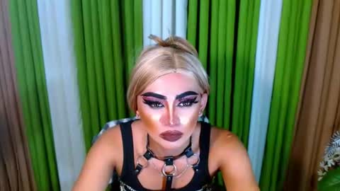 Snapshot of yasii19 chatting on 09.13.25 miss yasii online show from 09.13.25