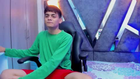 Snapshot of yef_thinn chatting on 10.17.25 yef_thinn online show from 10.17.25